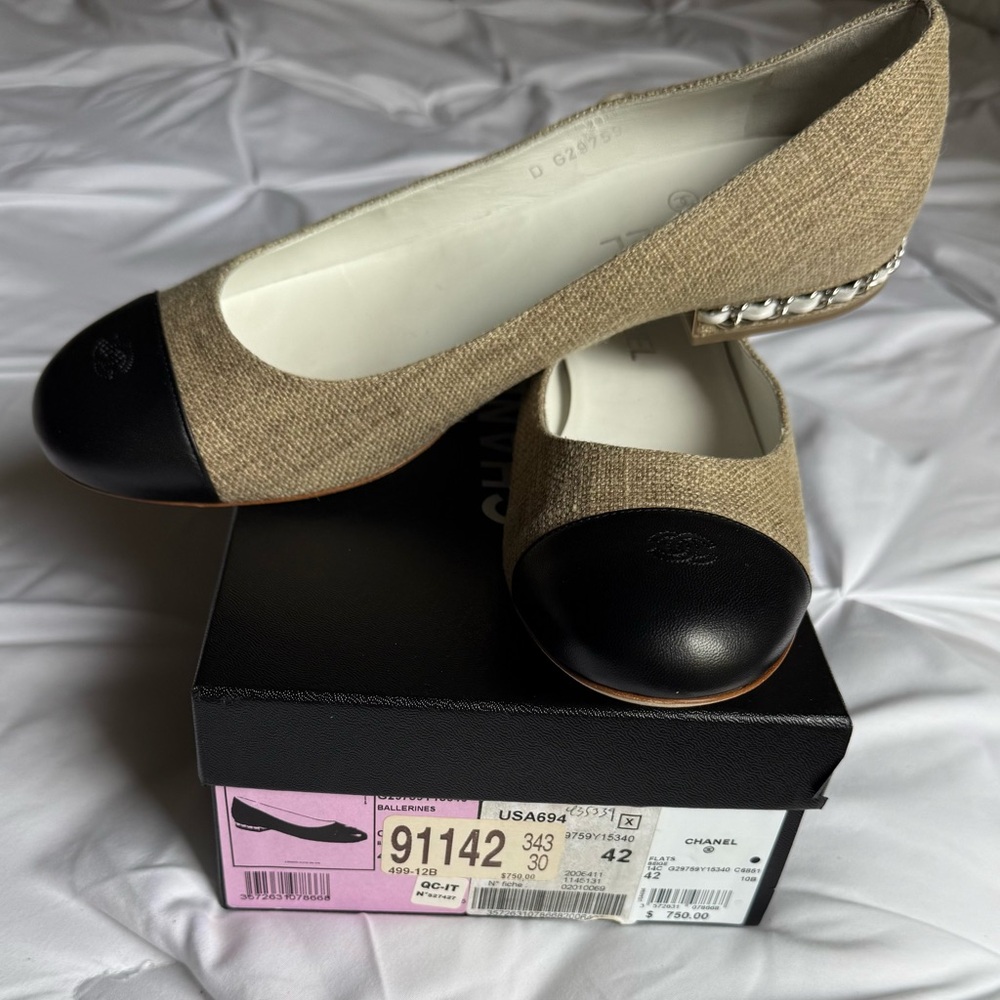 CHANEL Two-Tone Black and Tan Flats